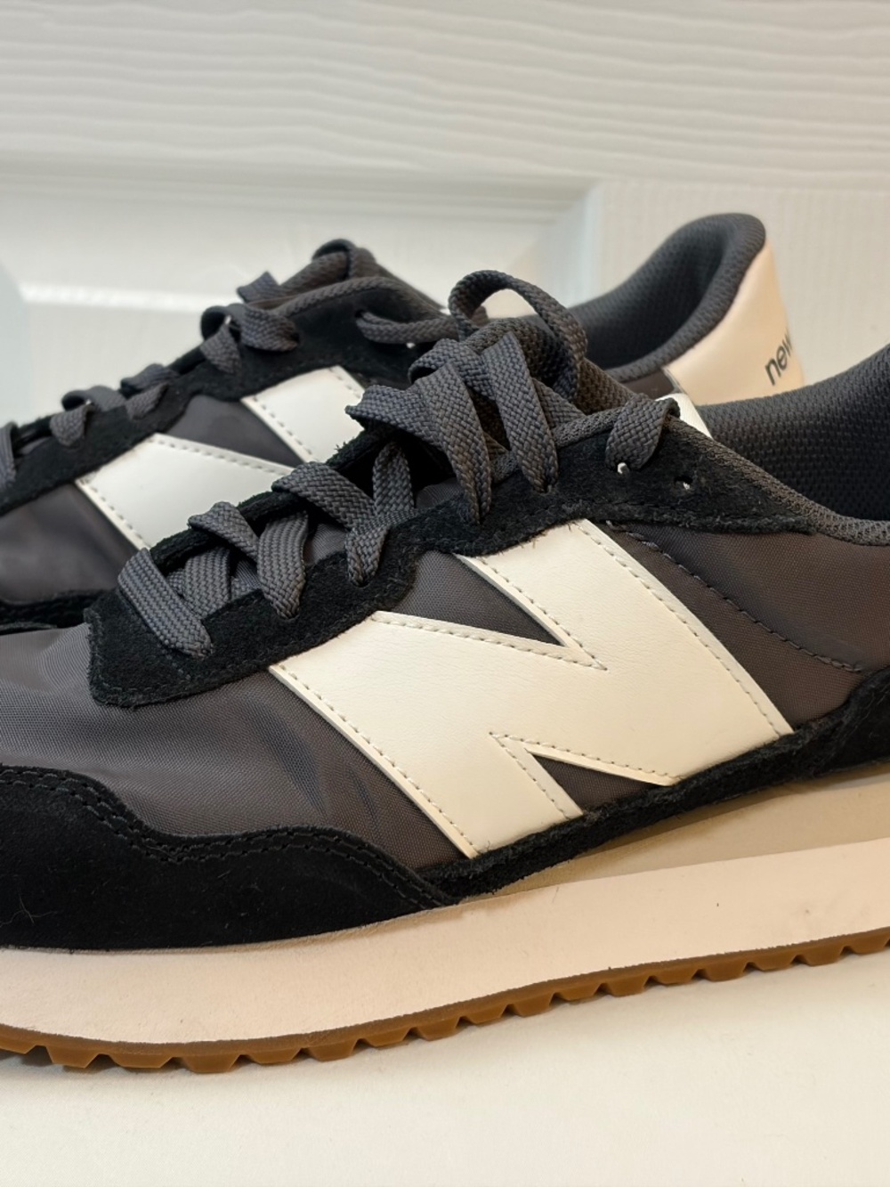 New Balance 237 Women's Size 9.5 Black Magnet Sea Salt Gum Sneakers WS237NB